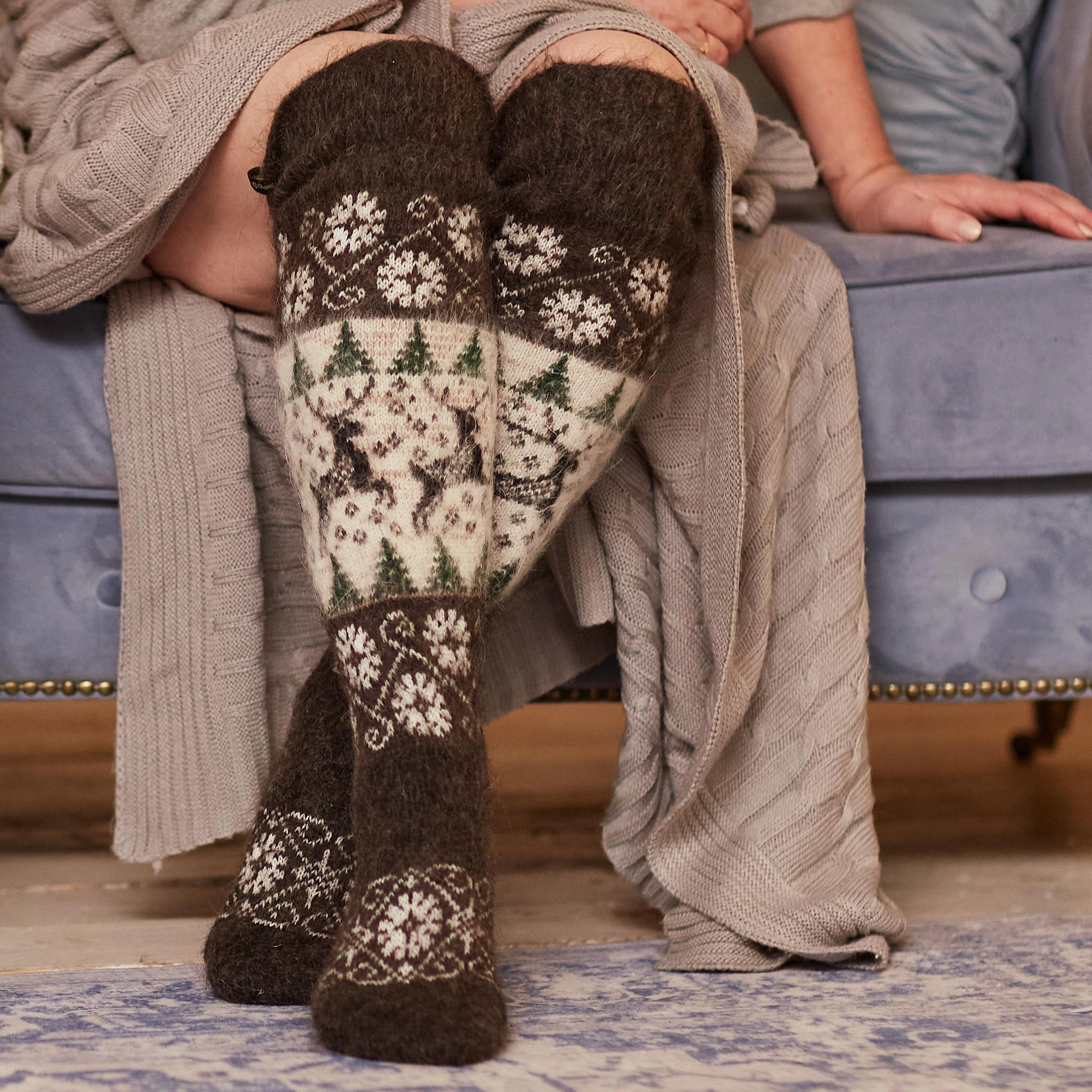 Cozy Alpine Goat Wool Socks: Women’s Over-the-Knee Warmth & Comfort