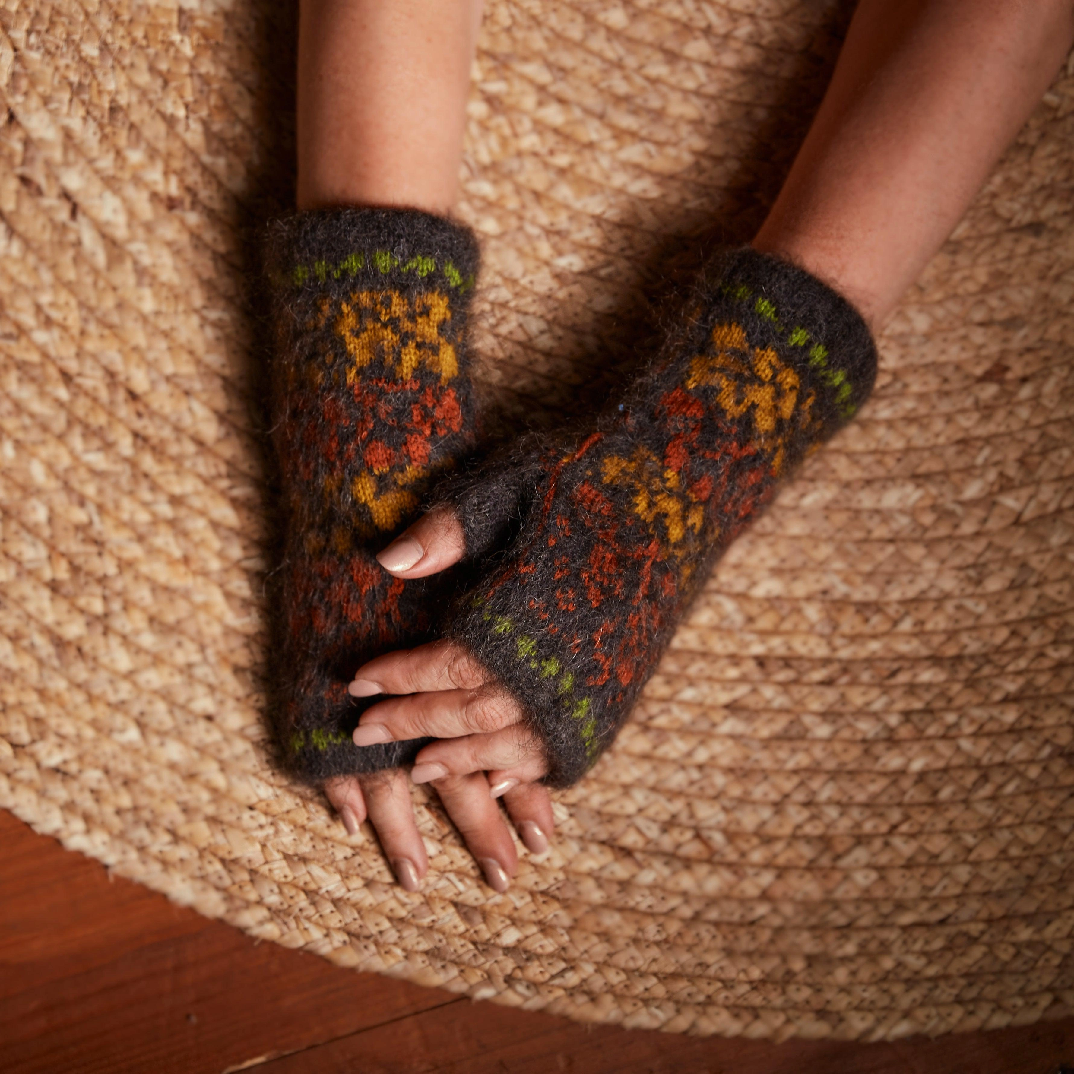 Cozy Autumn Acorn Goat Wool Fingerless Gloves – Warm Comfort for Fall Days
