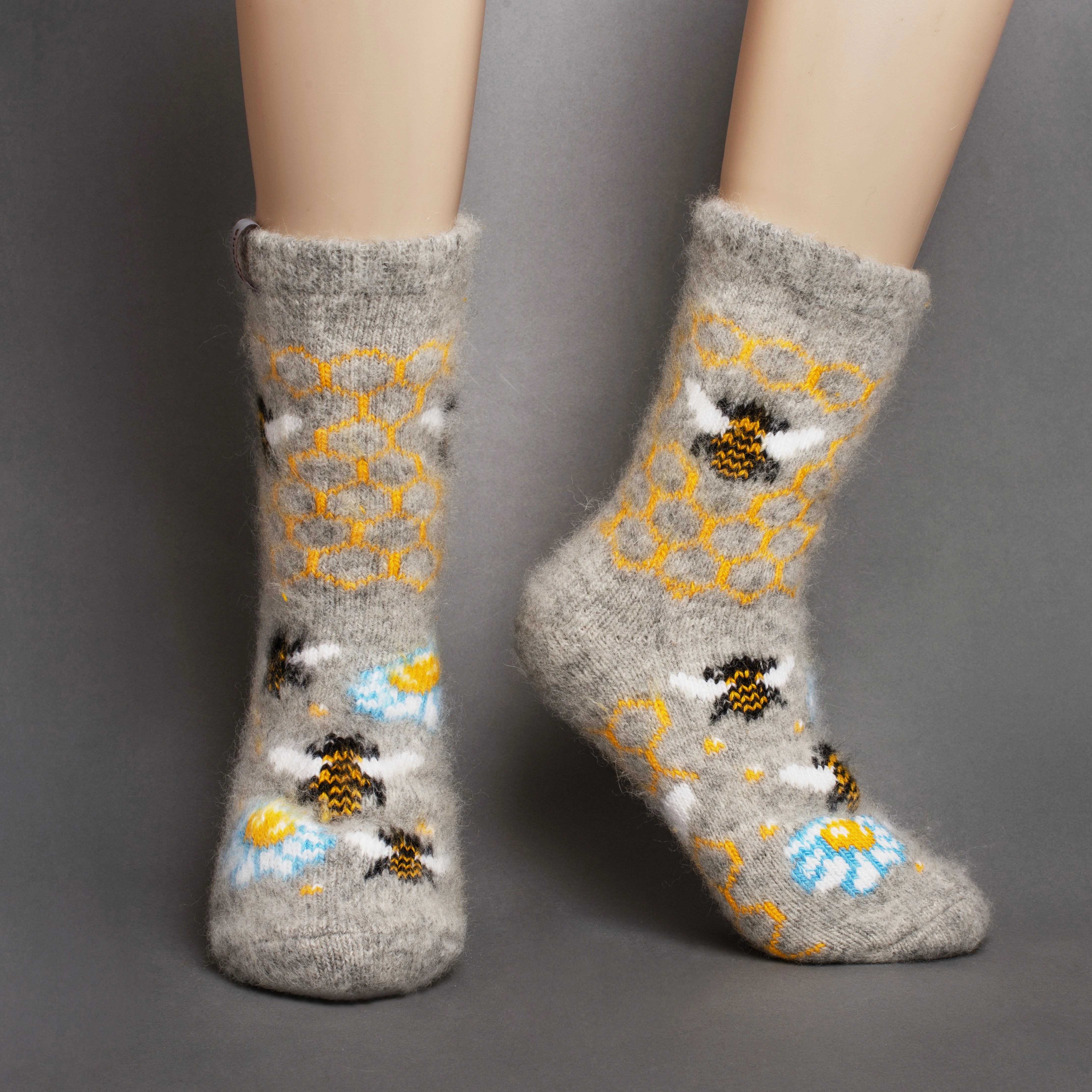 Cozy Bee Merino Crew Socks: Women’s Comfort, Naturally Warm & Stylish.