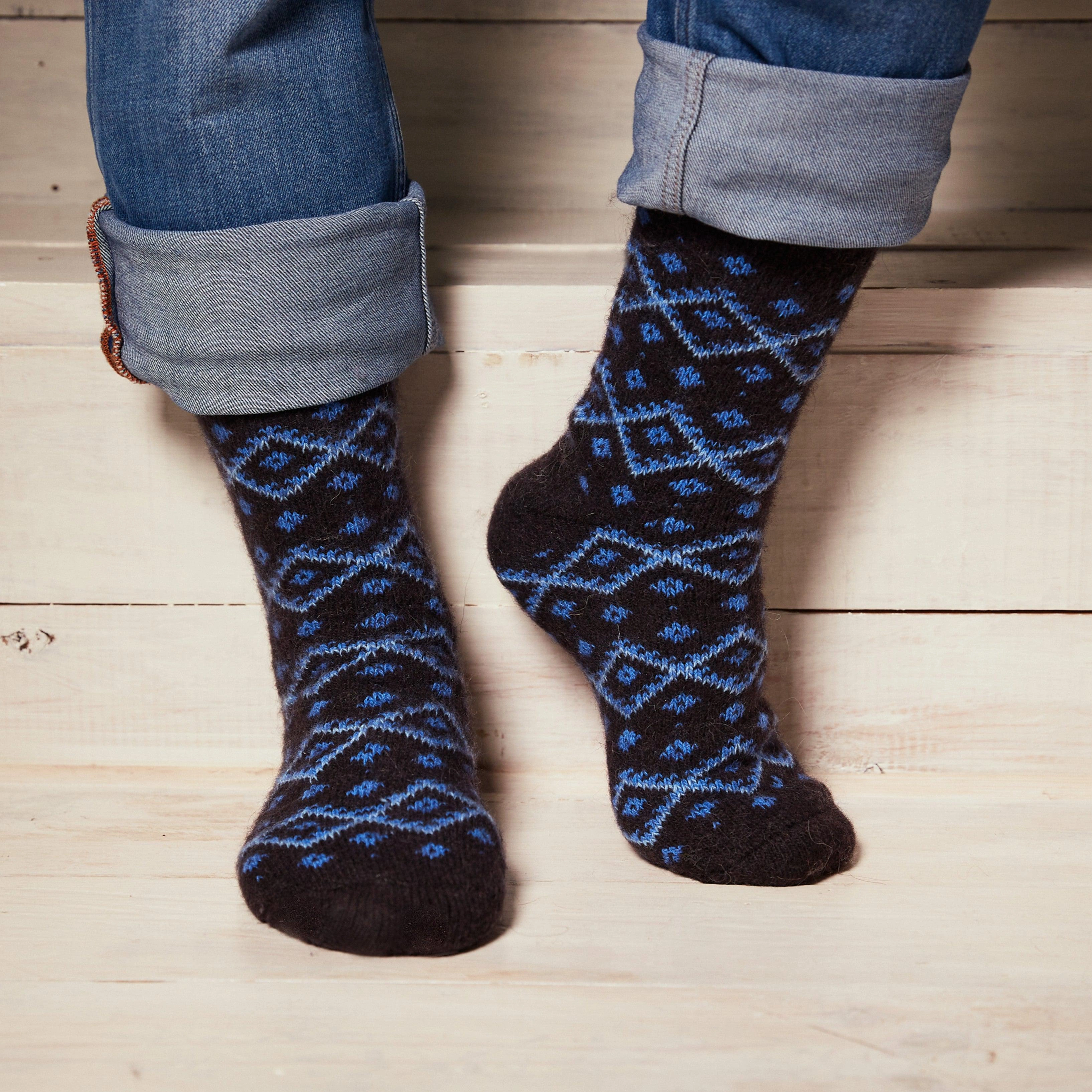 Merino Wool Crew Socks: Men's Black - Ultimate Comfort & Performance.